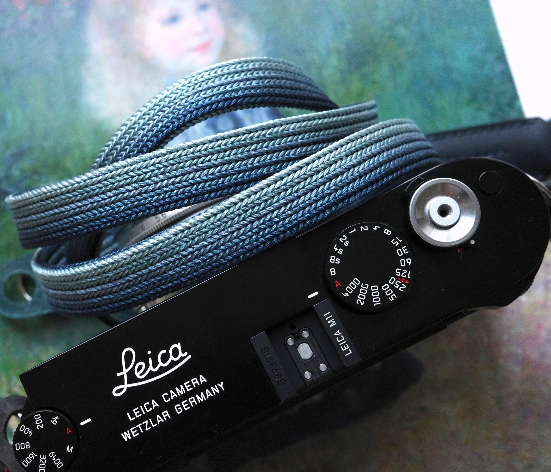 We have adopted the braiding technique known as Bamboo-gumi, which dates back to the Kamakura period and was primarily used for horse bridles (omogai). Its characteristic is that a variety of patterns can be created through different combinations of the braided cords. It's a flat, soft camera strap. The ring conection part is sewing with the leather，it is best to match the color you prefer with the leather you are making the Kumihimo with.